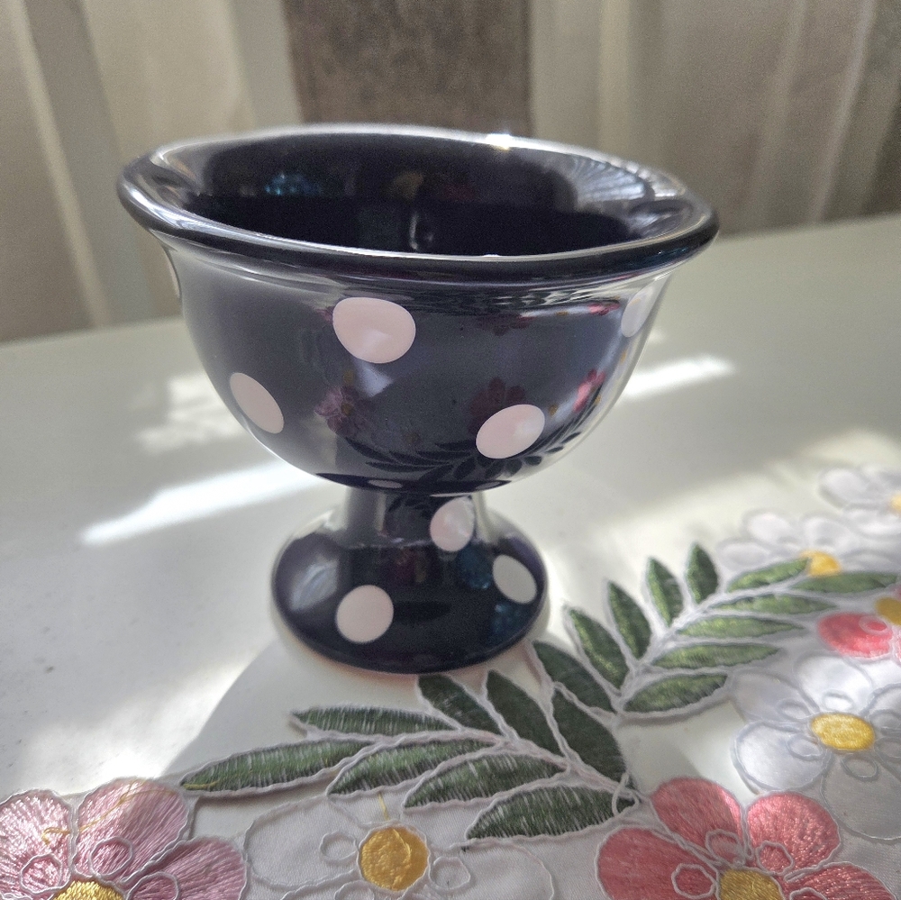TERRAMOTO POLKA CERAMIC ICE CREAM FOOTED BOWL White & NAVY BLUE